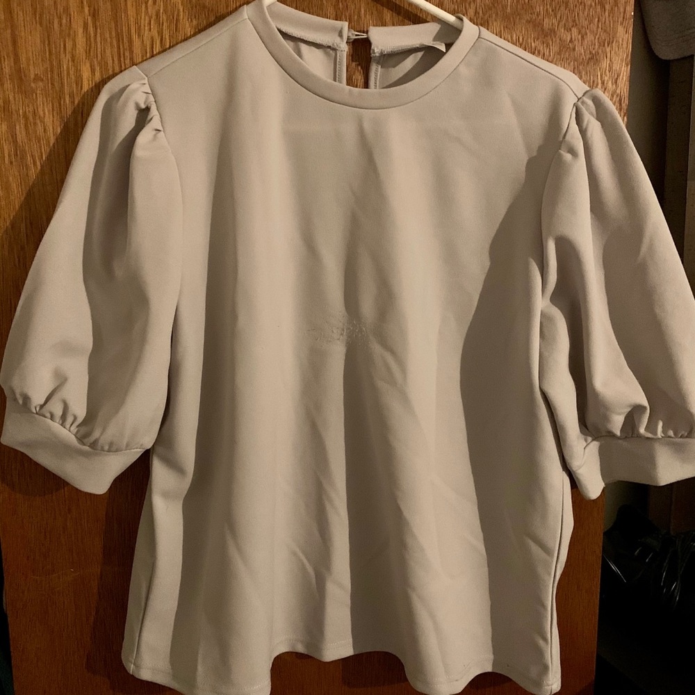 Size XL Light Grey Puff Sleeve Blouse